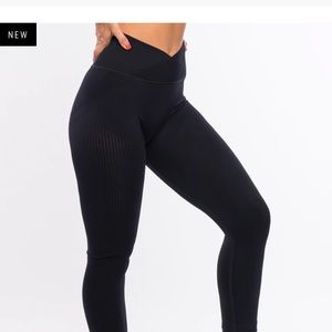 NWT ECHT LEGGINGS- Never Worn - Too big